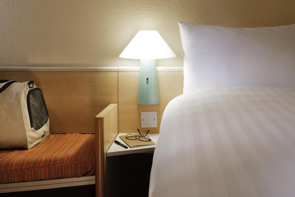 Ibis Plymouth Hotel Bagian luar foto