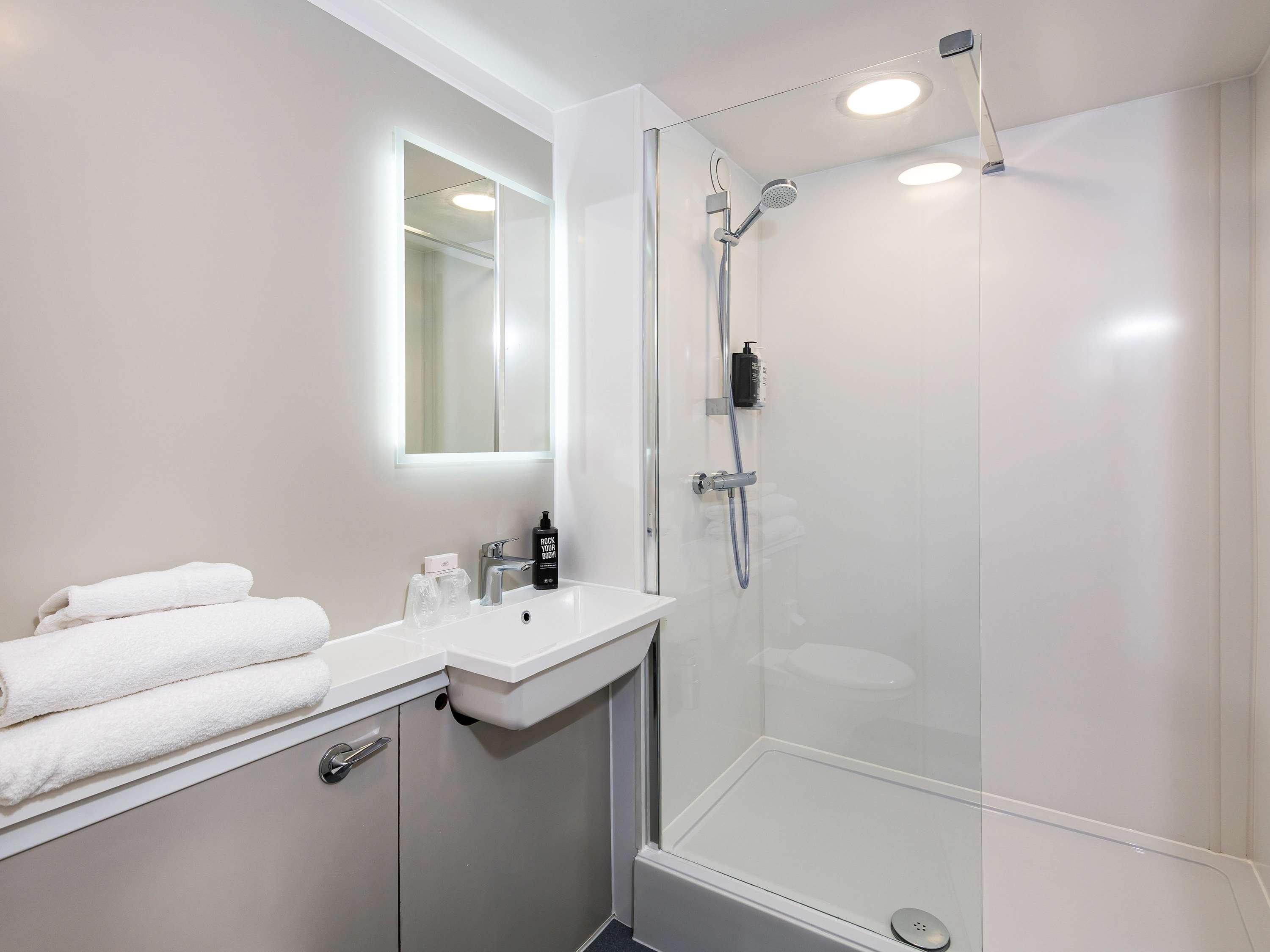 Ibis Plymouth Hotel Bagian luar foto