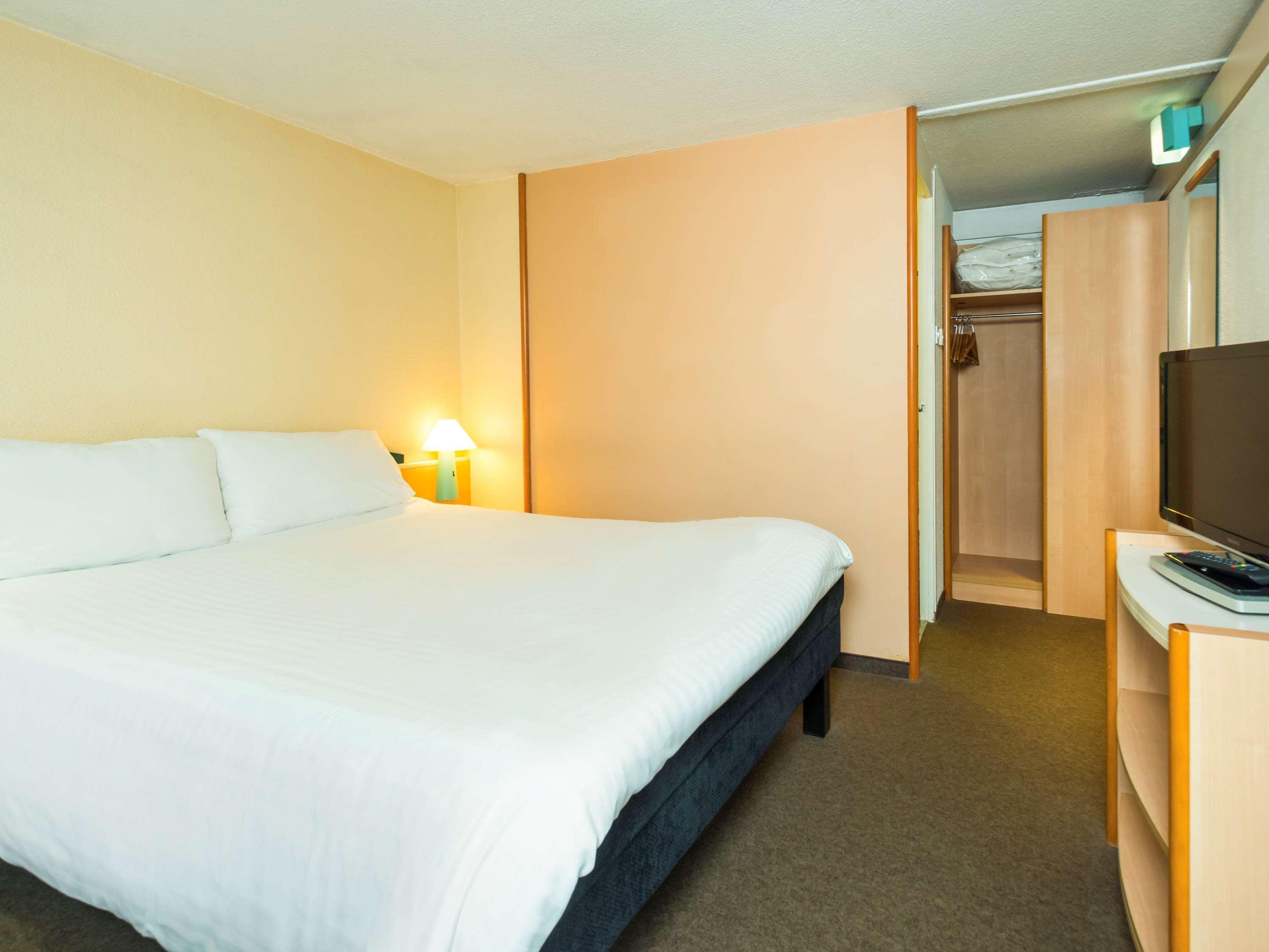 Ibis Plymouth Hotel Bagian luar foto