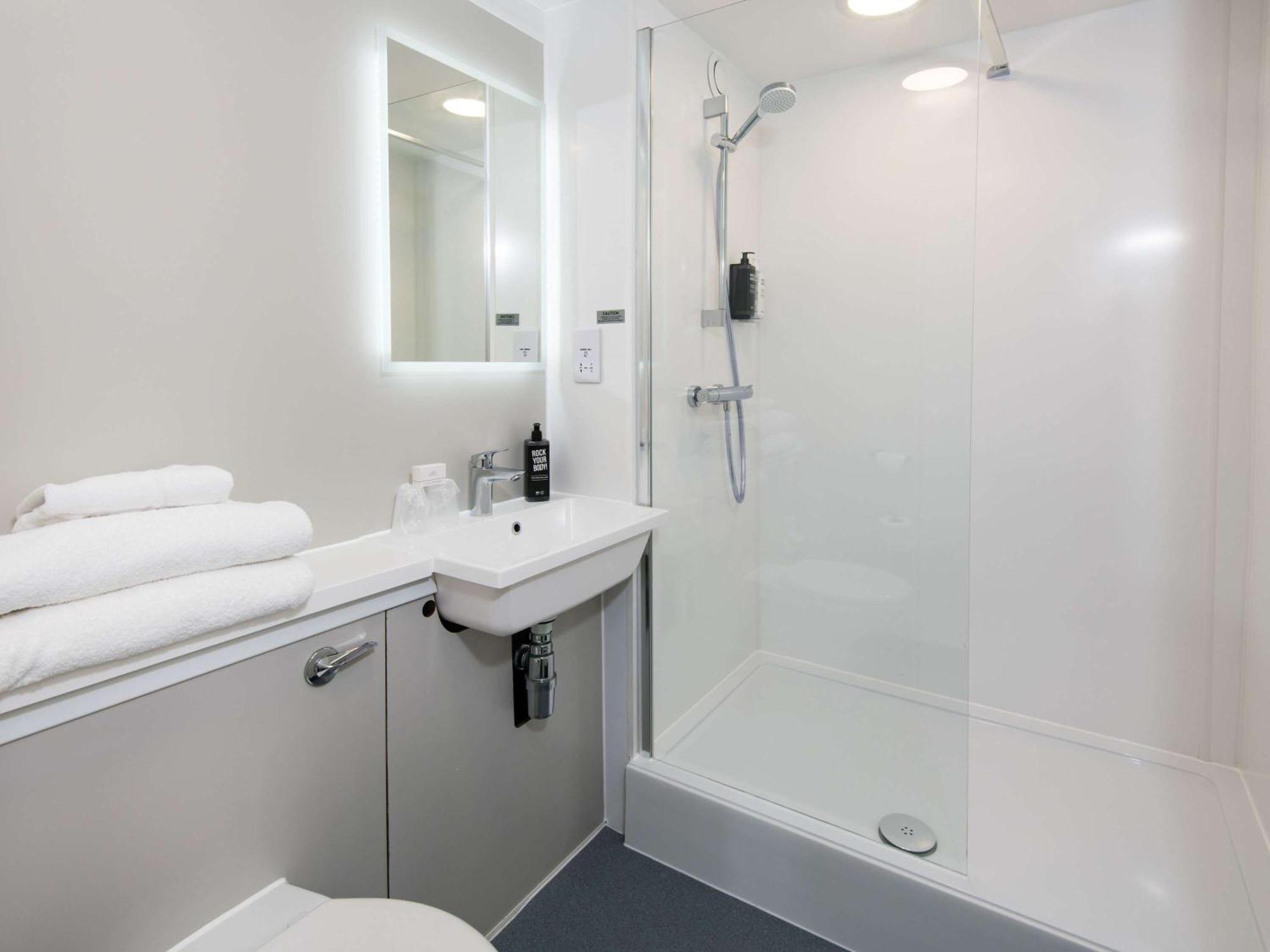 Ibis Plymouth Hotel Bagian luar foto