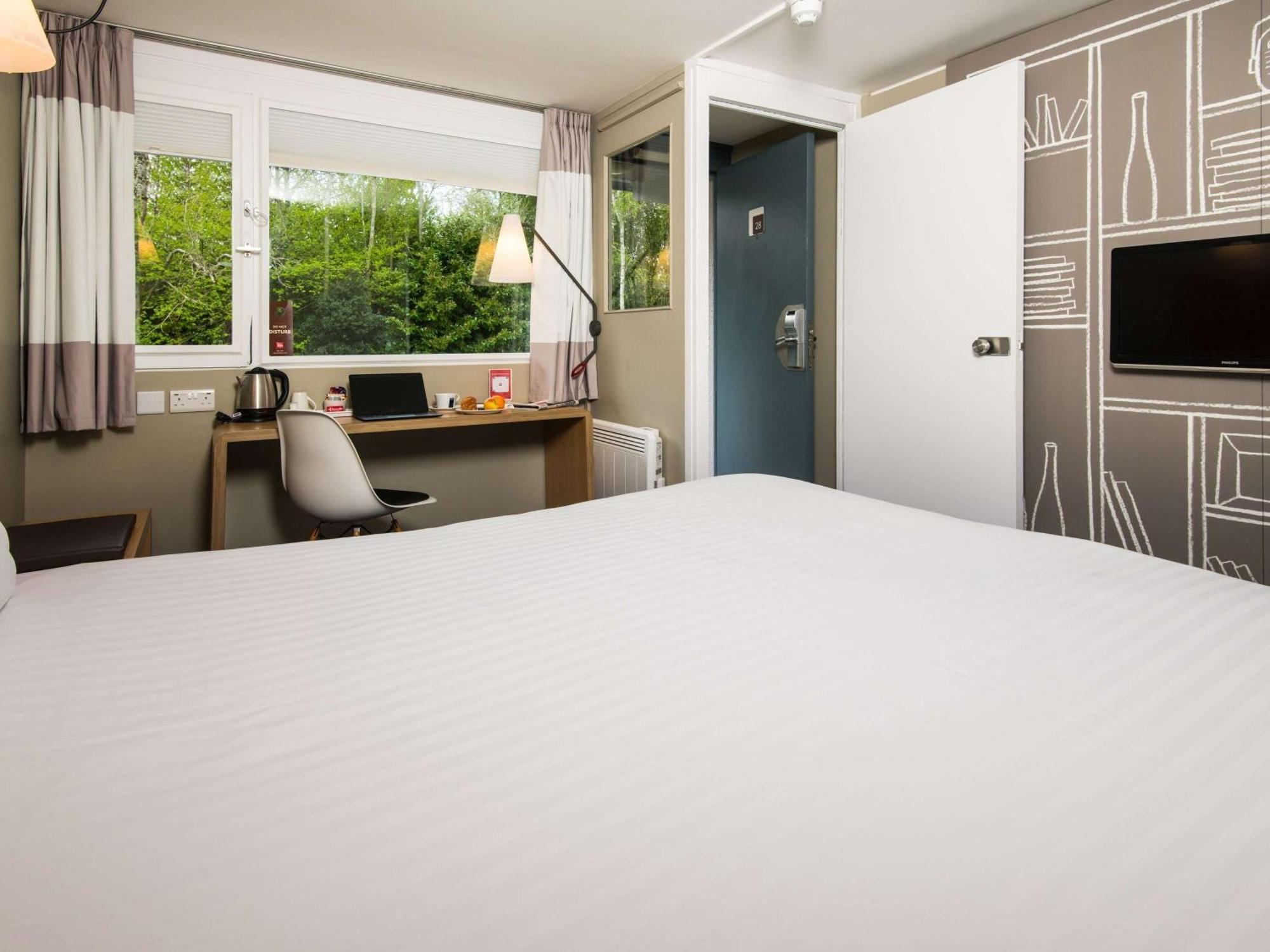 Ibis Plymouth Hotel Bagian luar foto