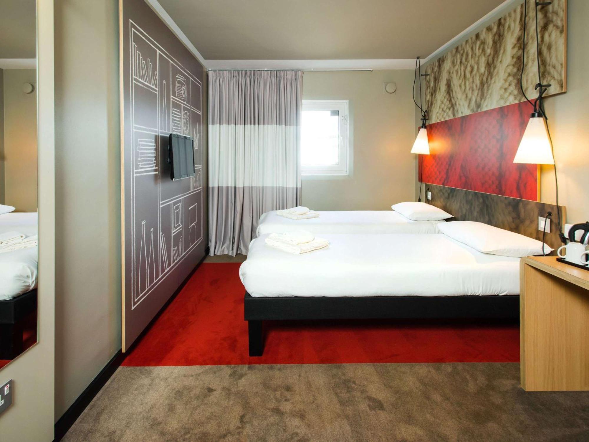 Ibis Plymouth Hotel Bagian luar foto
