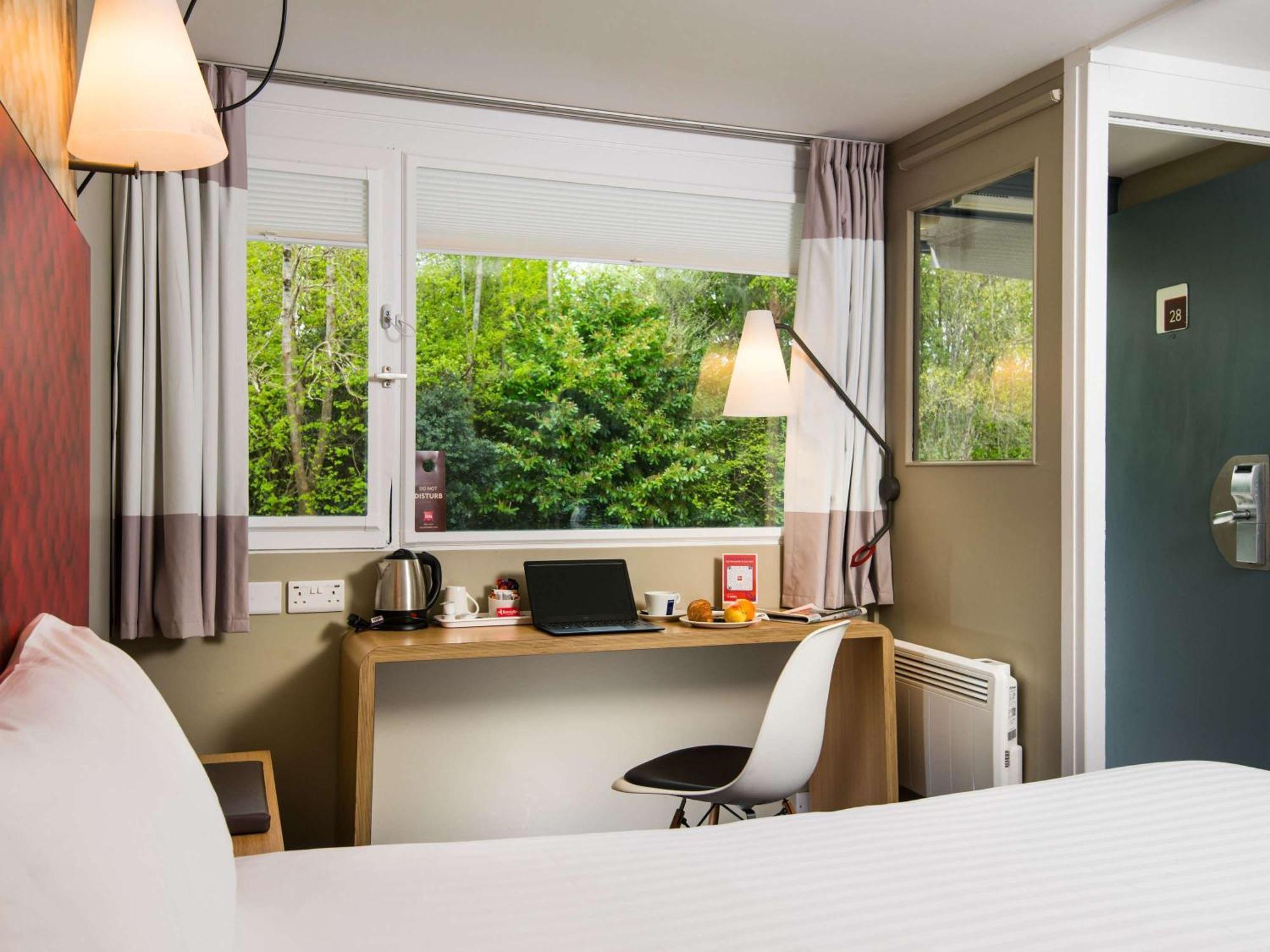 Ibis Plymouth Hotel Bagian luar foto