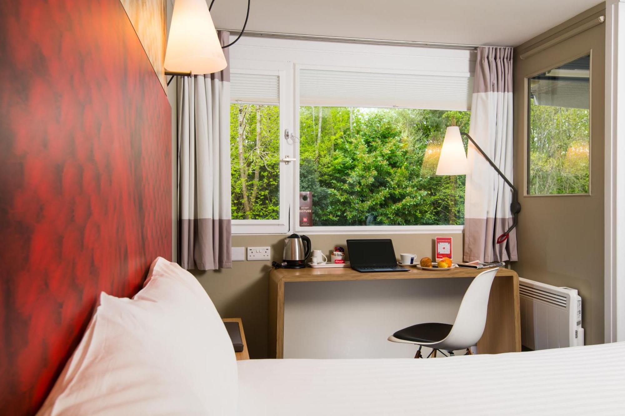 Ibis Plymouth Hotel Bagian luar foto