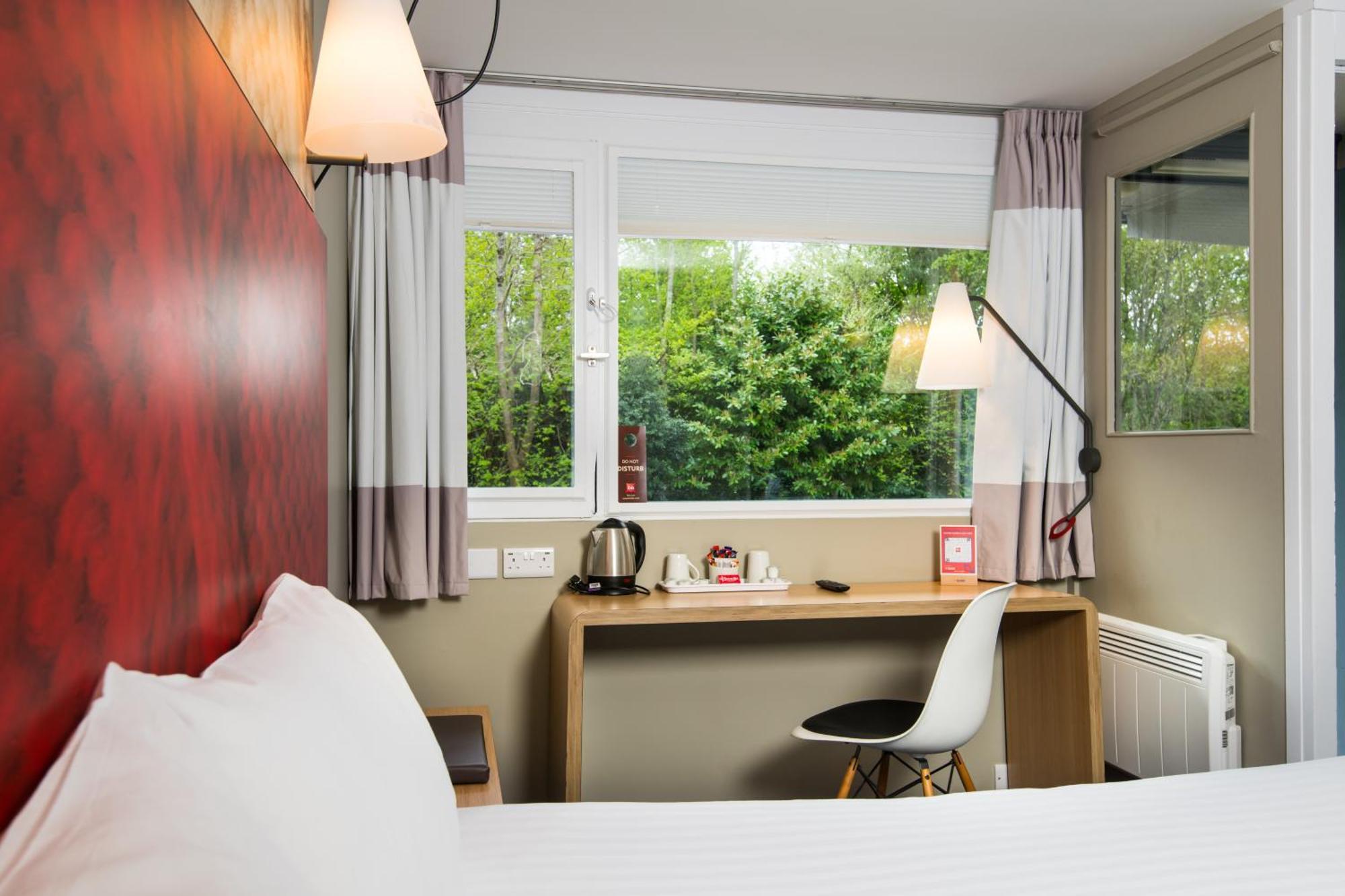 Ibis Plymouth Hotel Bagian luar foto